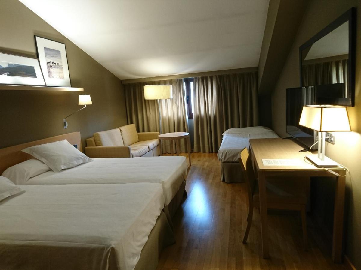 Parador De Сео-де-Уржель Экстерьер фото